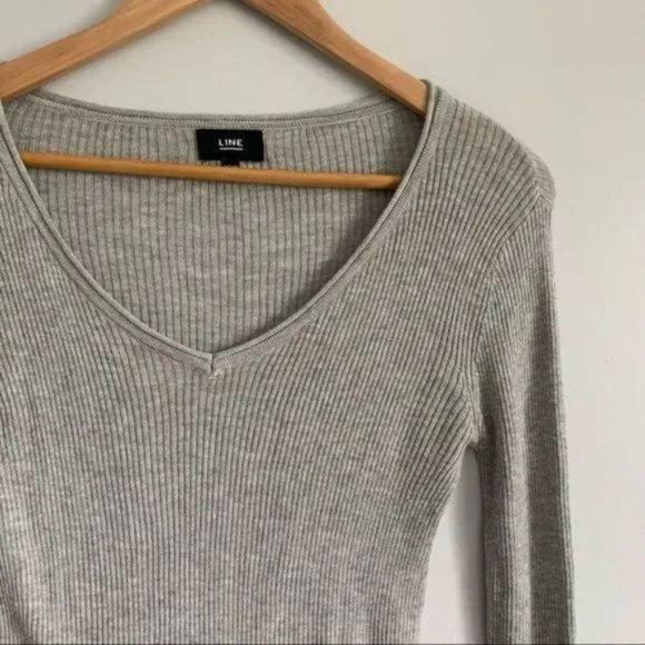 Line the label solid v neckline top grey ribbed knit with lettuce trim Size XS - Picture 2 of 8